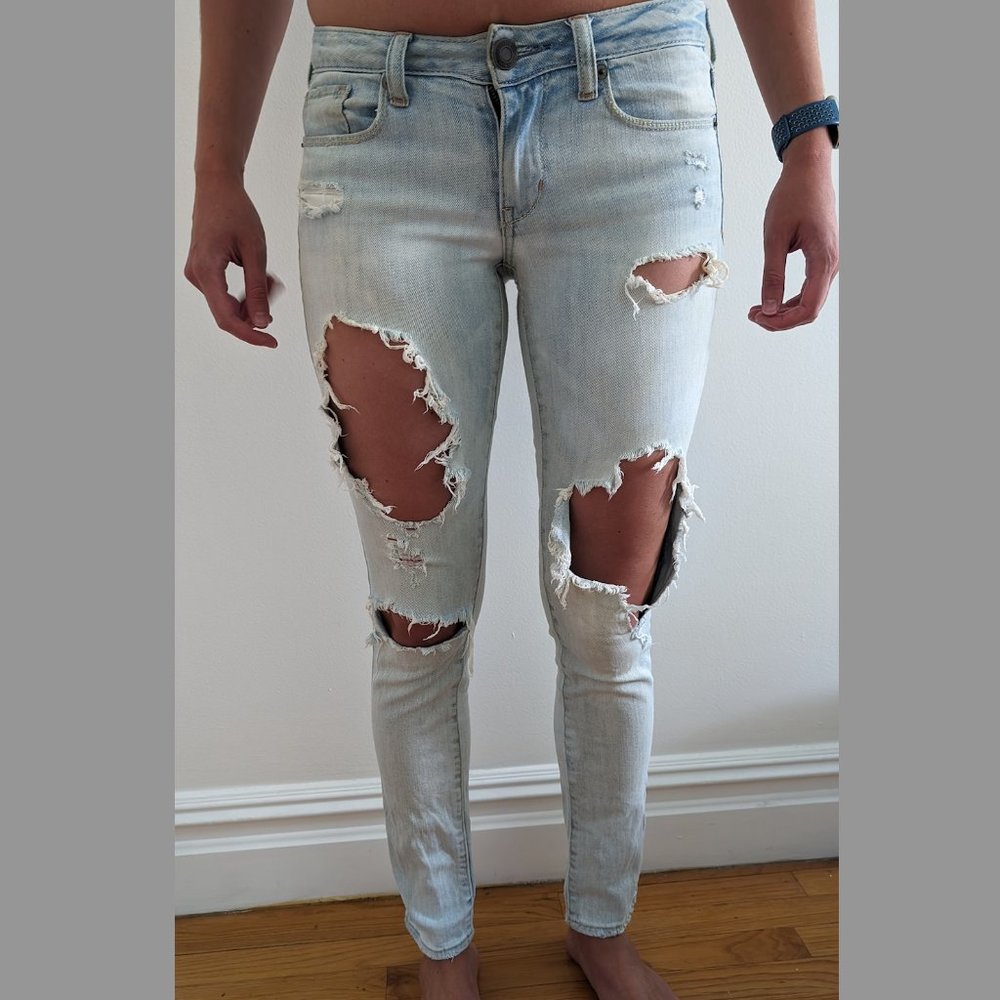 AE American Eagle Distressed Skinny Stretchy Low Rise Jeans Light Blue Size 26